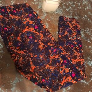 LuLaRoe Tall & Curvy Leggings